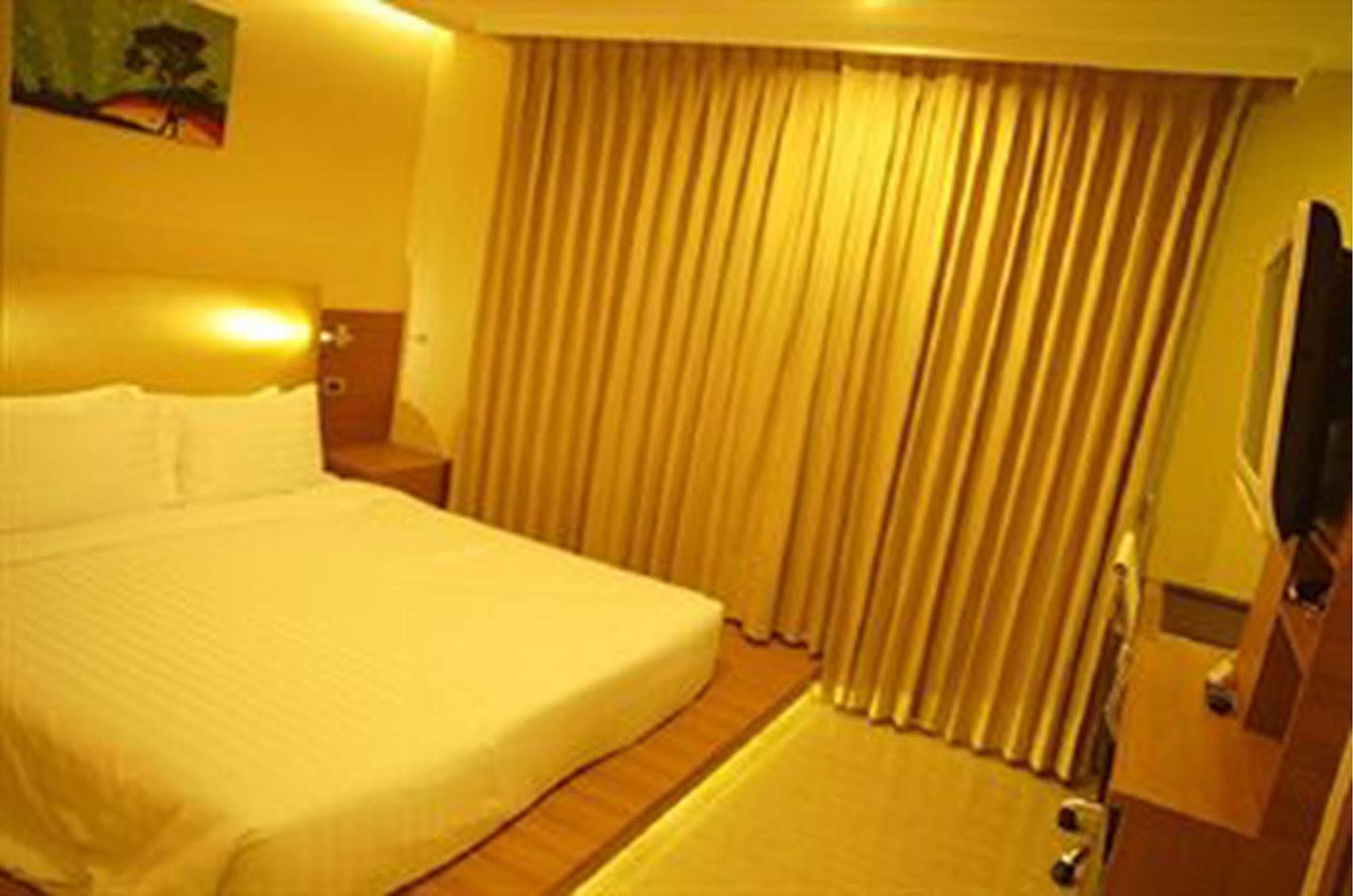 The Moonite Boutique Hotel Bangkok Luaran gambar