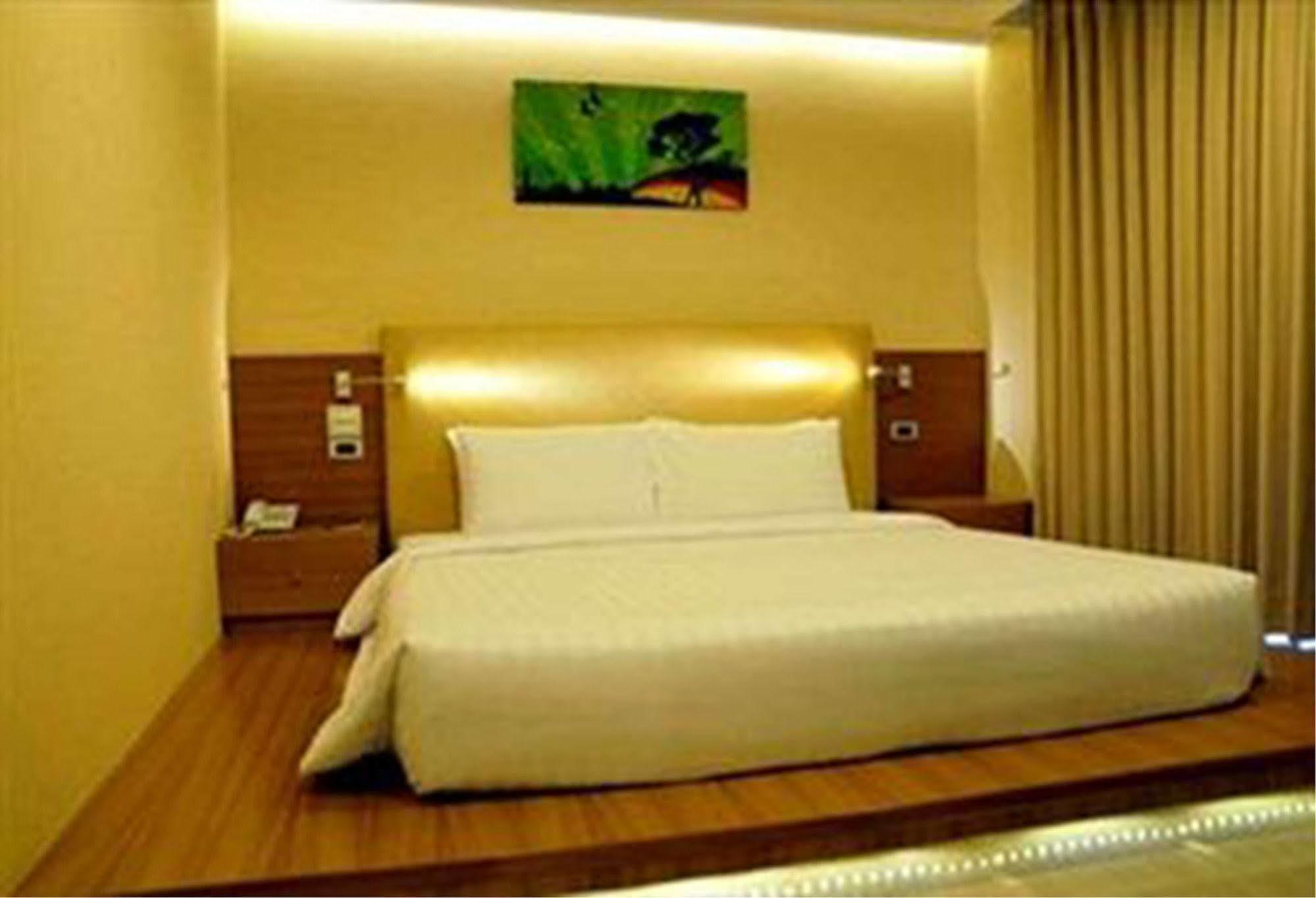 The Moonite Boutique Hotel Bangkok Luaran gambar
