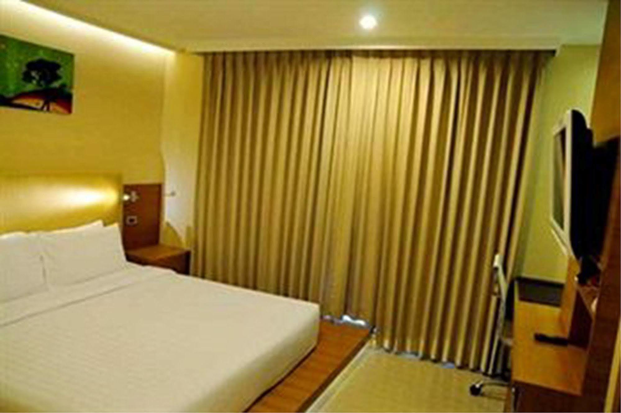 The Moonite Boutique Hotel Bangkok Luaran gambar